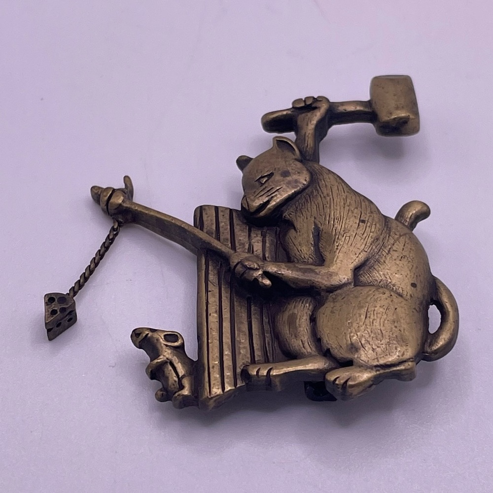 VTG JJ Jonette Cat Mouse Cheese Gold Tone Brooch Pin Estate Costume Jewelry